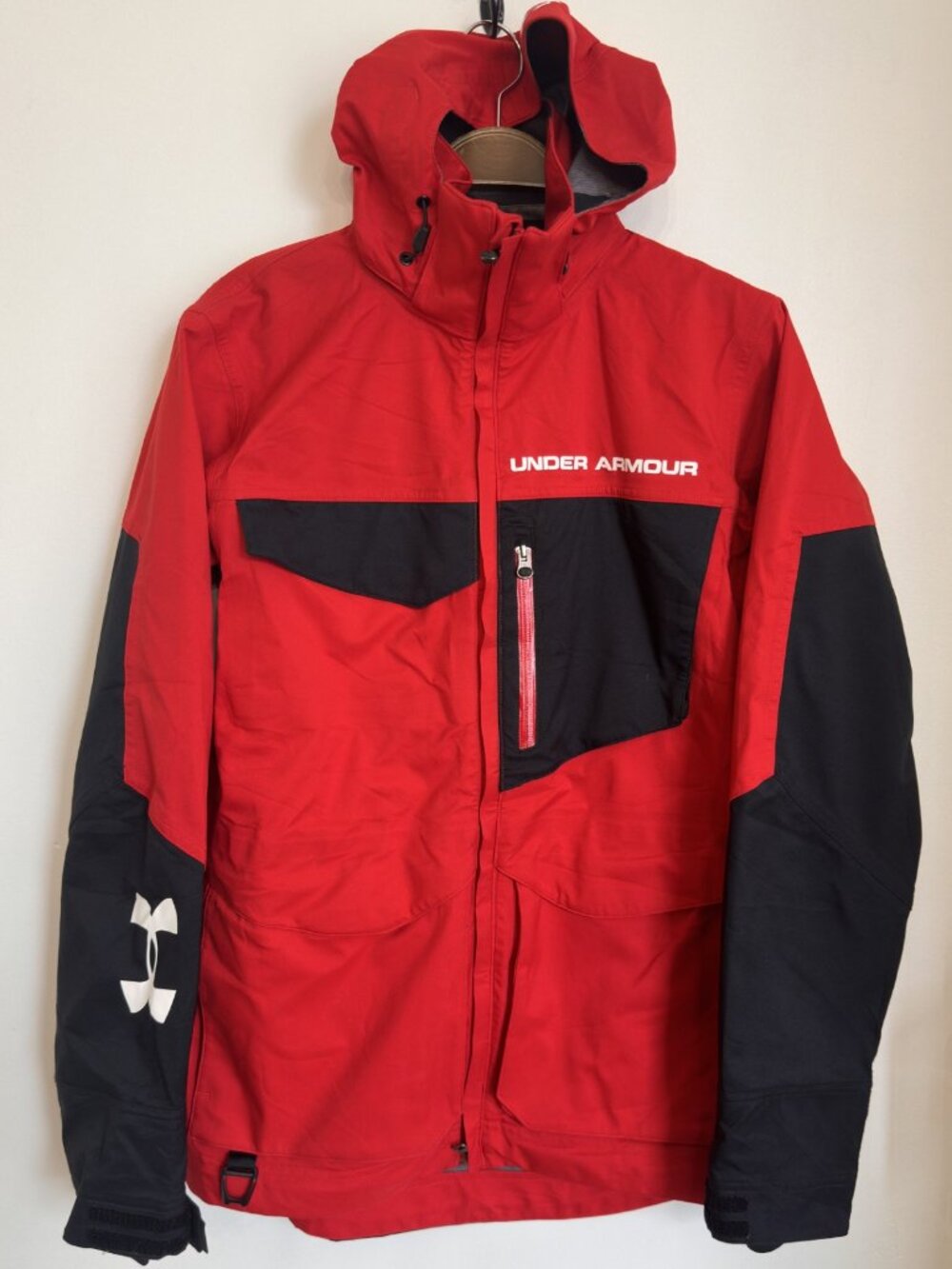 MEN'S SMALL UNDER ARMOUR RAIN JACKET WELL CONSTRUCTED
